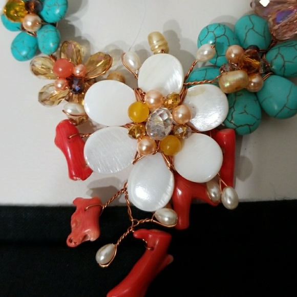 Gorgeous hand made necklace & earrings. - Picture 4 of 7